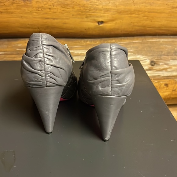 vintage Betsy Johnson High Heel Grey Booties - Picture 4 of 9